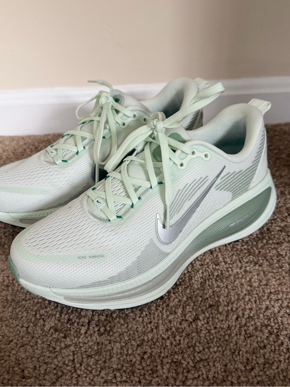 Nike Women’s Mint Green Athletic Running Shoes